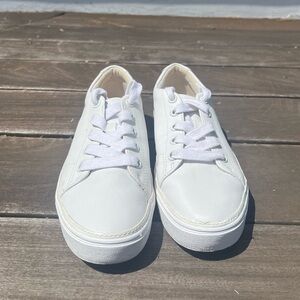 Women’s White Leather Tom’s Sneakers
